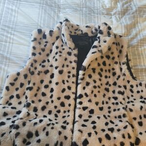 Donna Salyers Fabulous Furs Woman's Faux Fur Vest, Cream and Black Leopard Print